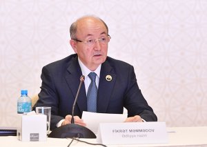 Prezident Fikrət Məmmədovla bağlı təqdimat verdi