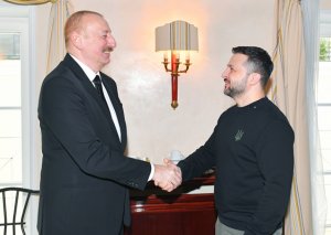 İlham Əliyev Zelenski ilə görüşdü - Foto
