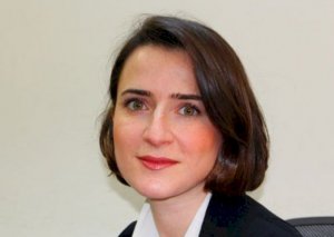 Yüksək vəzifəli məmur, keçmiş nazirin qızı Azərbaycandan qaçdı