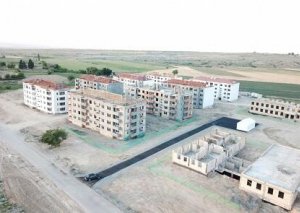 Köçkünlər geri qayıdır: boşalan mənzilləri satırlar? -