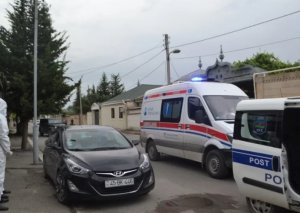 Bakıda DƏHŞƏT: Oğlunu və gəlinini baltaladı — MƏHKƏMƏ İŞİ