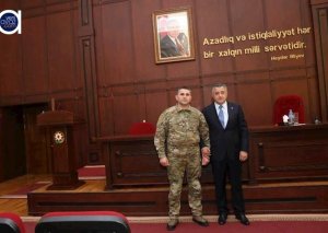 Qazi Abdin Fərzəliyevin qəbuluna düşə bilmədiyini deyir: “Özünü xan kimi aparır”