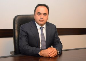 İcra başçısı 1 ildə 1 milyondan çox pul xərclədi... - 10 manatlıq şirkəti isə üstün tutdu