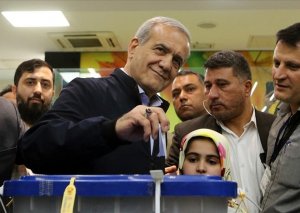 İranda keçirilən prezident seçkilərində islahatçı namizəd Pezeşkian 42,3 faiz səslə öndədir