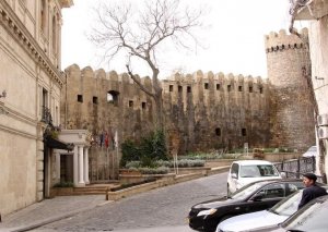  Qoşa Qala qapılarının ətrafı da zəbt edildi: Restoran tikilir - ÖZBAŞINALIQ!