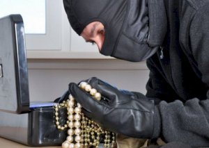 Bakıda evdən 6 minlik qızıl oğurlandı