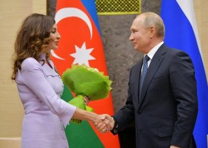 Vladimir Putin Mehriban Əliyevanı təbrik etdi