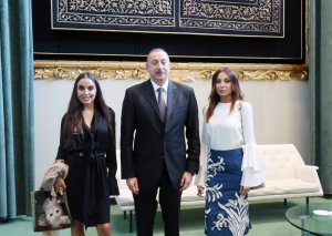 İlham Əliyev və ailəsi Bakıda otelin açılışında...
