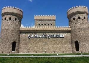 Şamaxıdakı dəhşətli qətlin təfərrüatı - Əvvəl bıçaqladı, sonra maşınla üstündən keçdi