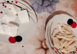 Bağça müdirinə qarşı ittihamlar - Beş uşağa 1 boşqab makaron verilir?