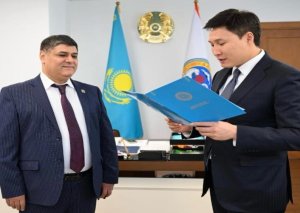 Qazaxıstan prezidenti həmyerlimizi dövlət mükafatı ilə təltif edib