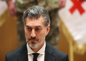 Gürcüstanın yeni Prezidenti mitinqlərdə maska taxmağı qadağan edən qanunu imzalayıb