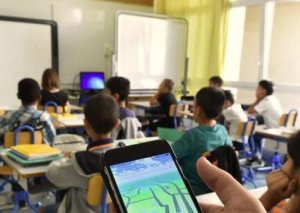 300-dən çox məktəbdə telefon qadağan edildi - RƏSMİ