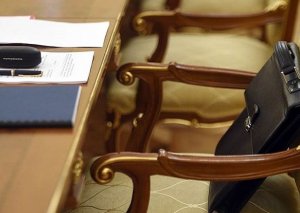 Məmurlarla əlbir olan iş adamı həbsdən azad edildi