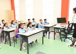 Məktəblərə xəbərdarlıq edildi: Müəllimə gül vermək olmaz?