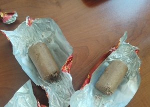 "Bazarstore" istifadə müddəti bitmiş, qurdlu şokoladları yeni məhsulların içinə qatır... - FOTOFAKT