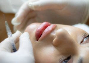 Kosmetoloq və estetik cərrahlarla bağlı Xəbərdarlıq