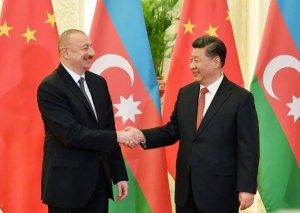 İlham Əliyev Szinpinlə geniş tərkibdə görüşdü