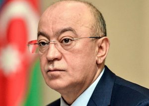 Nazir rəisi təqaüdə göndərdi