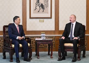 Prezident Pekində Sonq Hailianq ilə görüşdü