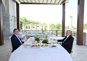 İlham Əliyev və Qurbanqulu Berdiməhəmmədov Şuşada nahar edib (FOTO)