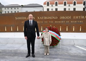 Prezidentin əlindən tutduğu qız Nilaydır... - Fotolar
