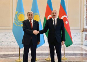 İlham Əliyev Tokayevi təbrik etdi