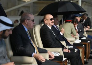 Bakıdakı paraddan tarixi görüntülər - Fotolar