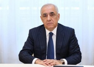 Baş nazir Milli Məclisin iclasında iştirak edir