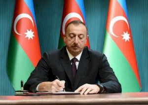 Prezident Əliyev rektoru təltif etdi - Sərəncam