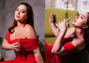 Xatirə İslam sinə dekoltesi ilə diqqət çəkdi -Fotosessiya