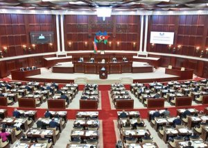Parlament tətilə getdi