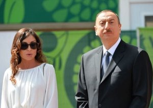 Deputatlar Prezidenti və Birinci xanımı təbrik etdilər