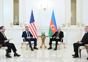 İlham Əliyevlə Cey Di Vensin məhdud tərkibdə görüşü başlayıb