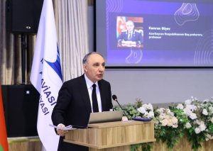 Kamran Əliyev tələbələrə mühazirə keçdi - Fotolar