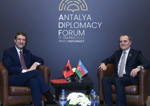 Ceyhun Bayramov albaniyalı həmkarı ilə görüşdü