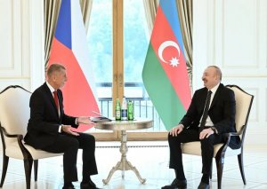 İlham Əliyevin Çexiyanın Baş naziri ilə təkbətək görüşü keçirilib -