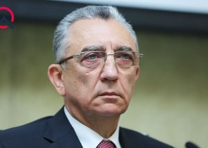 Eldar Əzizov rəisi işdən çıxardı
