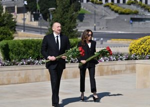 İlham Əliyev və Mehriban Əliyeva Həzi Aslanovun məzarını ziyarət ediblər - FOTOLAR
