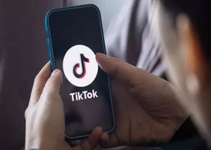 "TikTok"da canlı açıb söyüş söyən 3 dost HƏBS OLUNDU