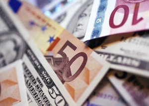 Dollar almaq istəyənlərin NƏZƏRİNƏ
