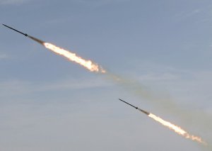 İran ABŞ bazalarını hədəf aldı