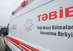 Məktəbin həyətində 22 yaşlı gənc bıçaqlandı