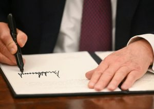 Tramp Ağ Ev administrasiyasında yeni idarə yaratdı