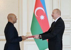 İlham Əliyev Hindistanın ölkəmizdə yeni təyin olunmuş səfirini qəbul edib