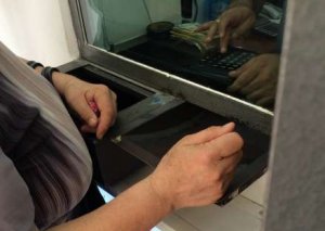 Dollar alanın da, satanın da razı qaldığı ''qara bazar''- banklardan sərfəlidir