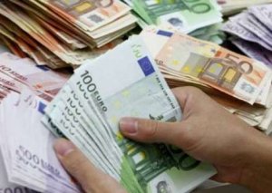 Manat avroya nisbətən bahalaşıb