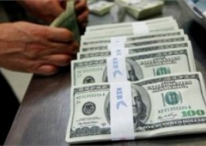 Maliyyə Palatası dollar satışını dayandıran banklara xəbərdarlıq etdi -