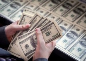 Bu gün 24 banka 100 milyon dollar satıldı VALYUTA HƏRRACI