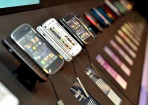 Azərbaycana mobil telefon idxalı məhdudlaşdırılır-